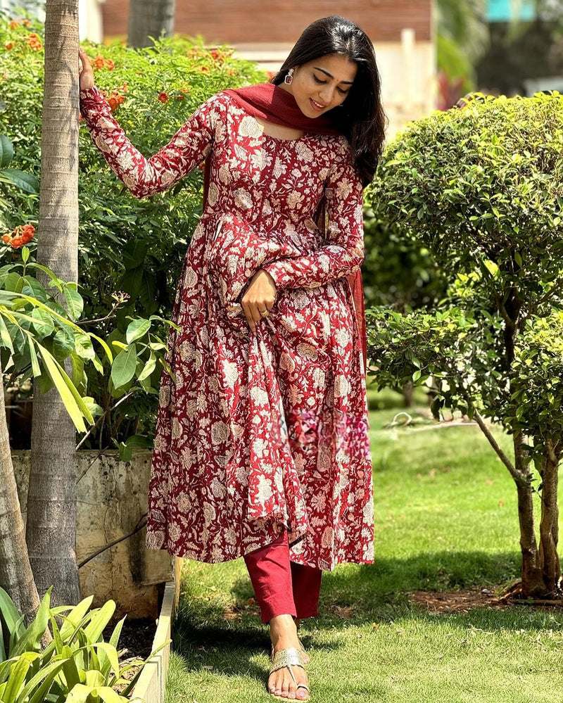 💃 *Beautiful Heavy Anarkali Kurti Pant and Kota doria Dupatta*💃💃💃