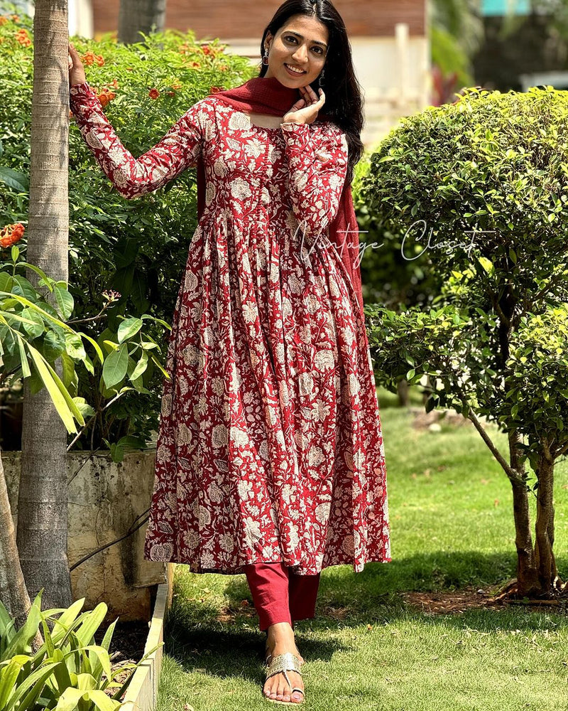 💃 *Beautiful Heavy Anarkali Kurti Pant and Kota doria Dupatta*💃💃💃