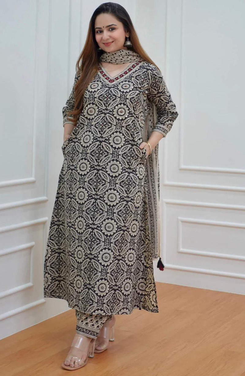 💃 Heavy mirror Work kurti with pant and dupatta -In very fine quality Rayon💃💃💃(SWRD15)