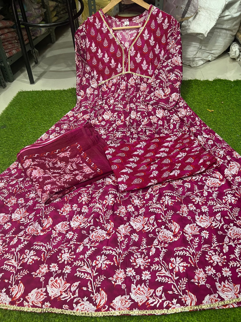 Latest Beautiful Rayon printed kurti with Pant and dupatta *😍  SWRD71