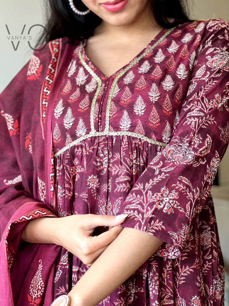 Latest Beautiful Rayon printed kurti with Pant and dupatta *😍  SWRD71