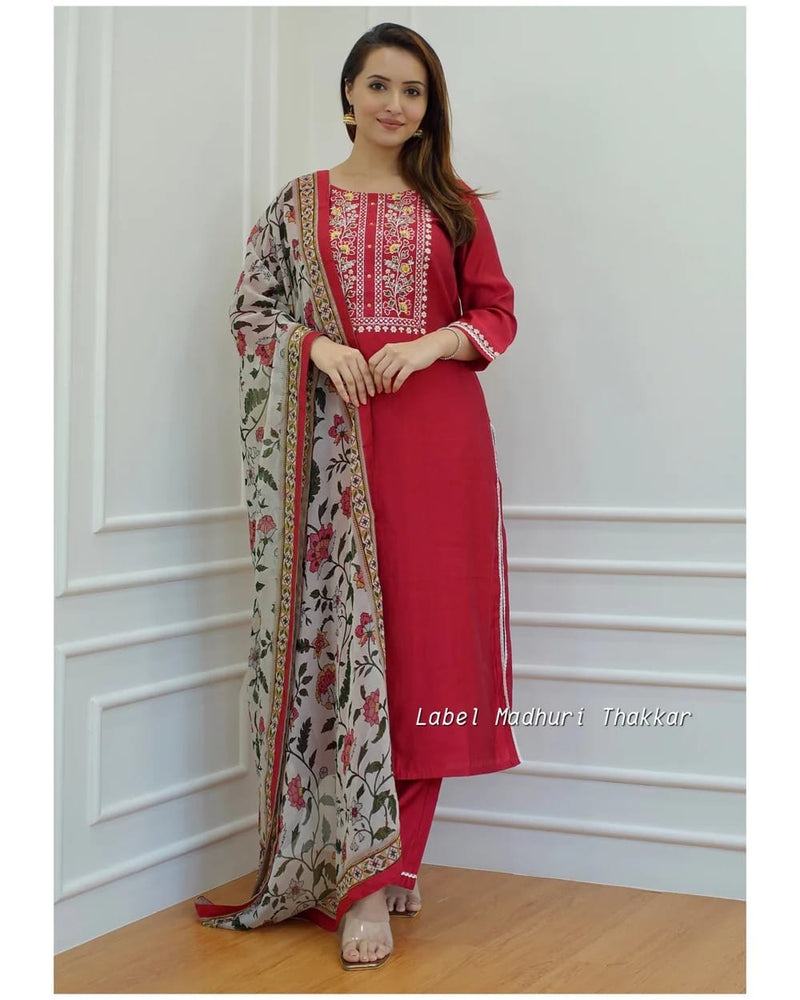 EMBROIDERY AND ADDHA WORK ON YOUK AND LESS WORK ON KURTI & PANT PRINTED MULMUL DUPPTA