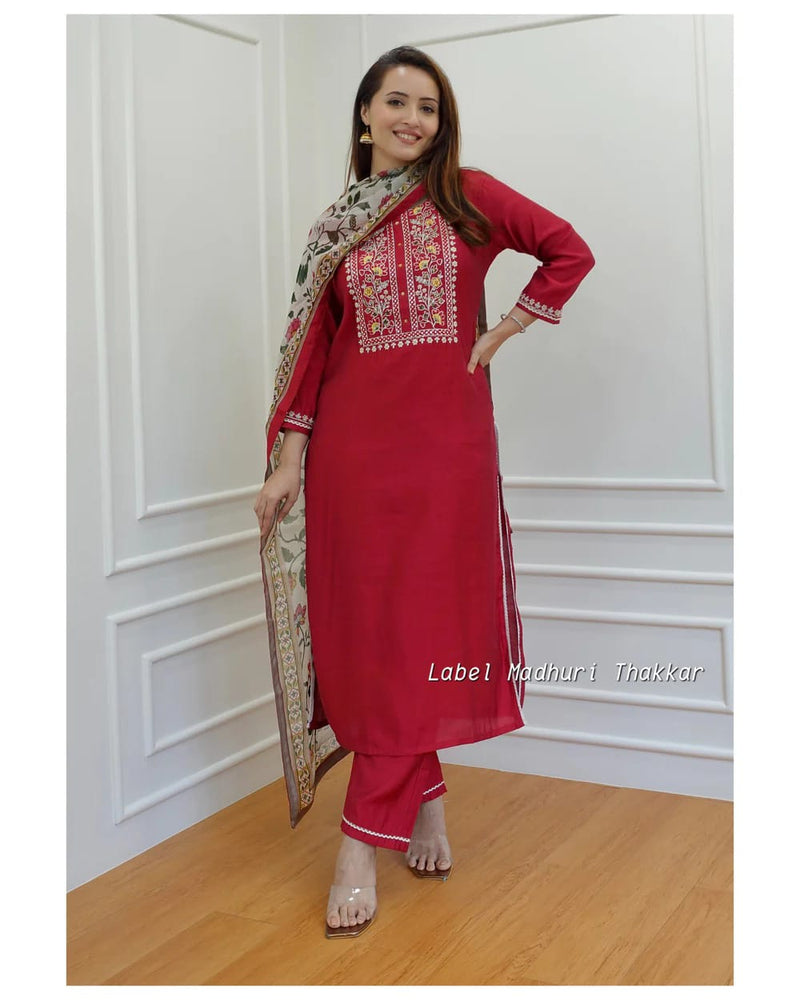 EMBROIDERY AND ADDHA WORK ON YOUK AND LESS WORK ON KURTI & PANT PRINTED MULMUL DUPPTA