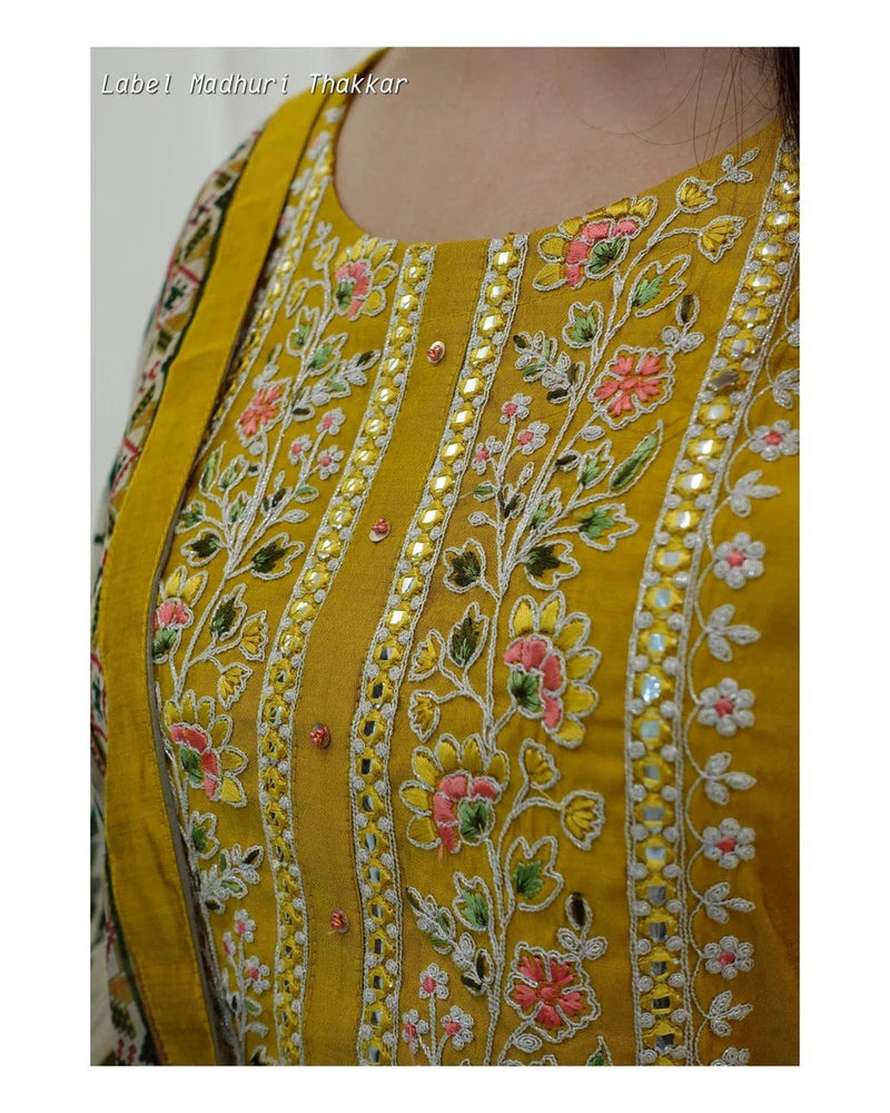 AEMBROIDERY ND ADDHA WORK ON YOUK AND LESS WORK ON KURTI & PANT PRINTED MULMUL DUPPTA