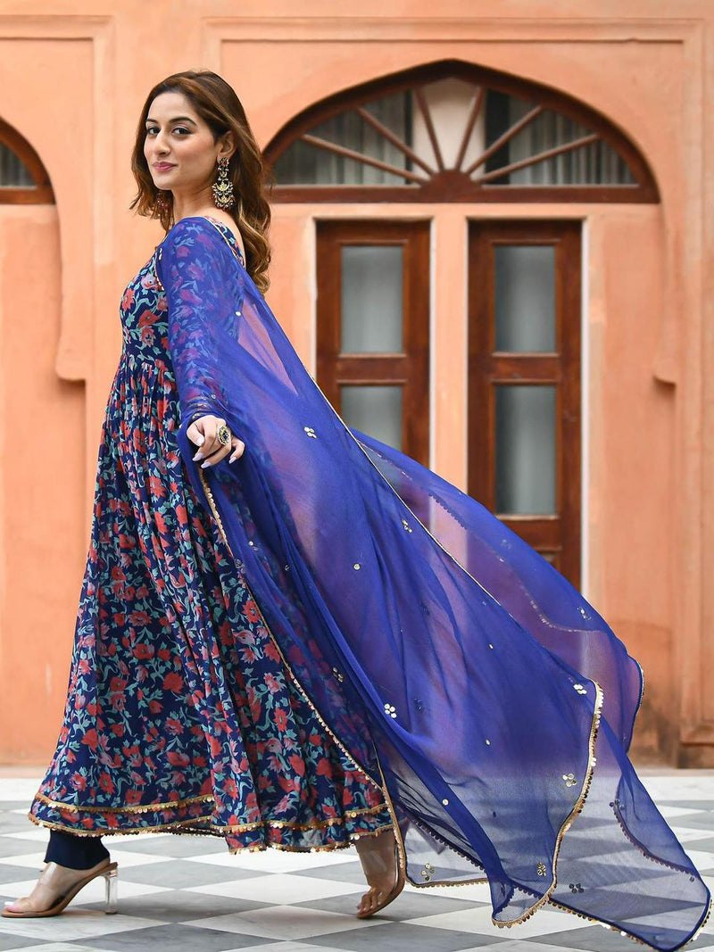 Copy of Look straight out of a dreamy movie set as you turn around and walk in this elegant flaired suit ! The perfect of traditional wear