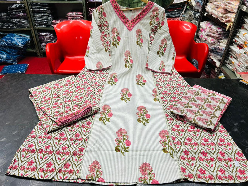 New straight kurta set with new style in saganeri block print_