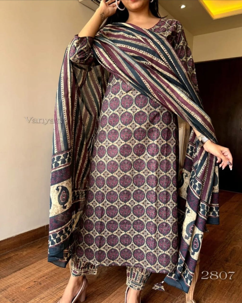 This Afghani style cotton bottom is perfect for pear shape ladies Material: cotton pure bagru print