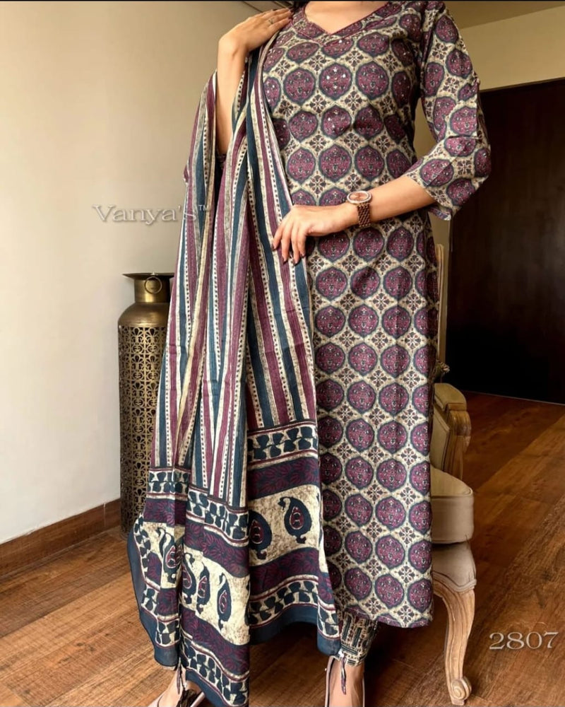 This Afghani style cotton bottom is perfect for pear shape ladies Material: cotton pure bagru print