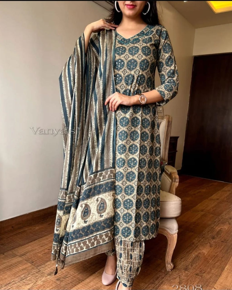 This Afghani style cotton bottom is perfect for pear shape ladies Material: cotton pure bagru print